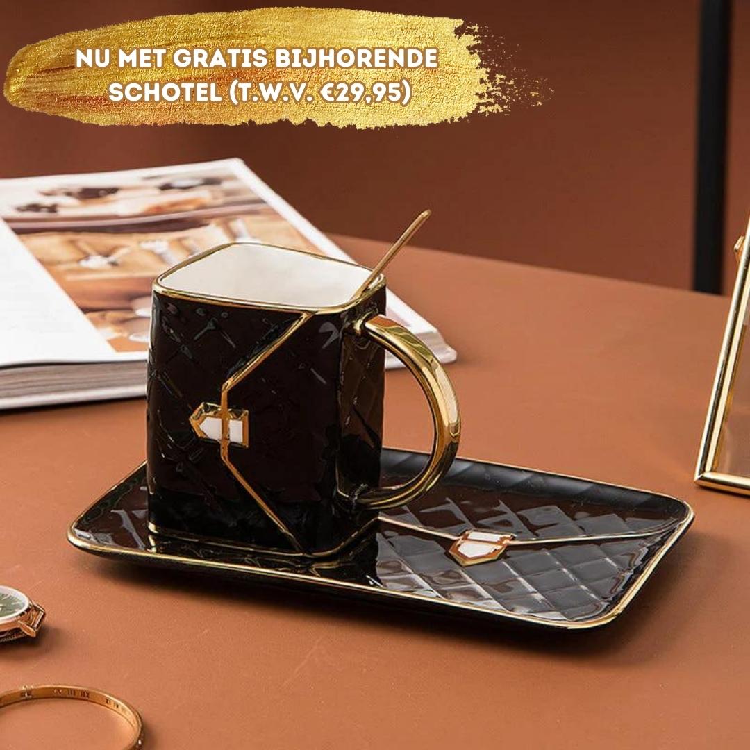 Stilfuldt håndtaskeformet krus med underkop og ske