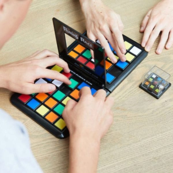 Rubik’s Race | Det sjoveste spil for unge og gamle