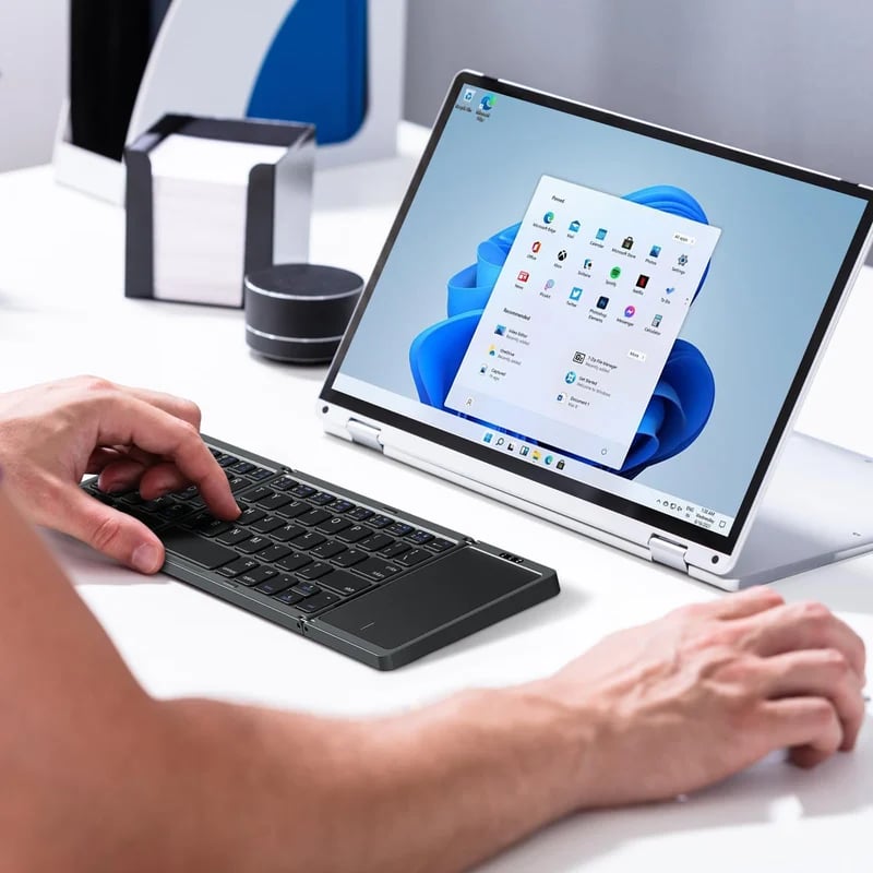 Sammenfoldeligt Bluetooth-tastatur med touchpad