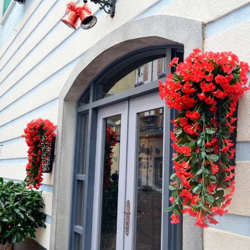 Hængende kurv med kunstige blomster