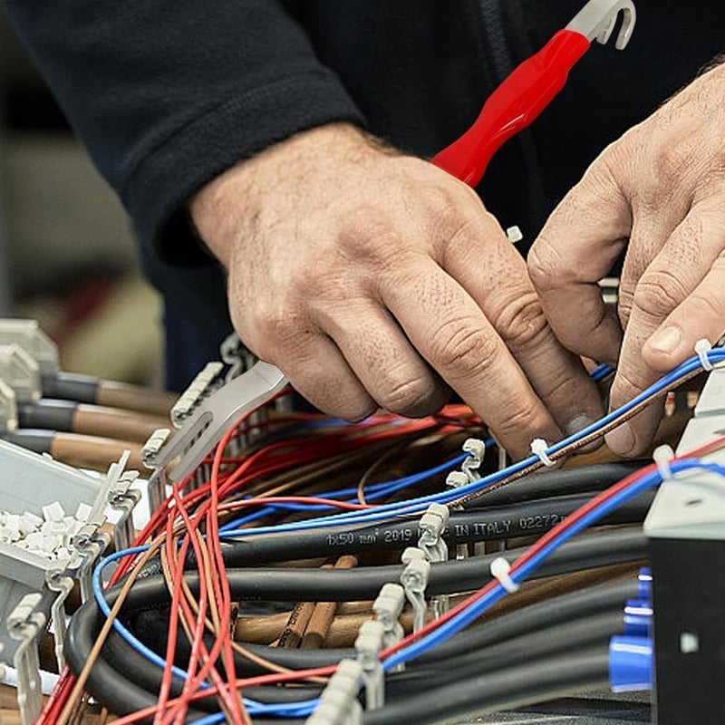 Værktøj til fjernelse af elektriske terminaler i biler