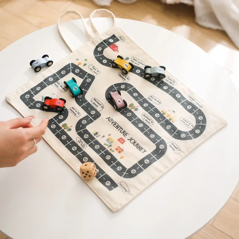 Trafikspil til børn med vejkort og træbiler