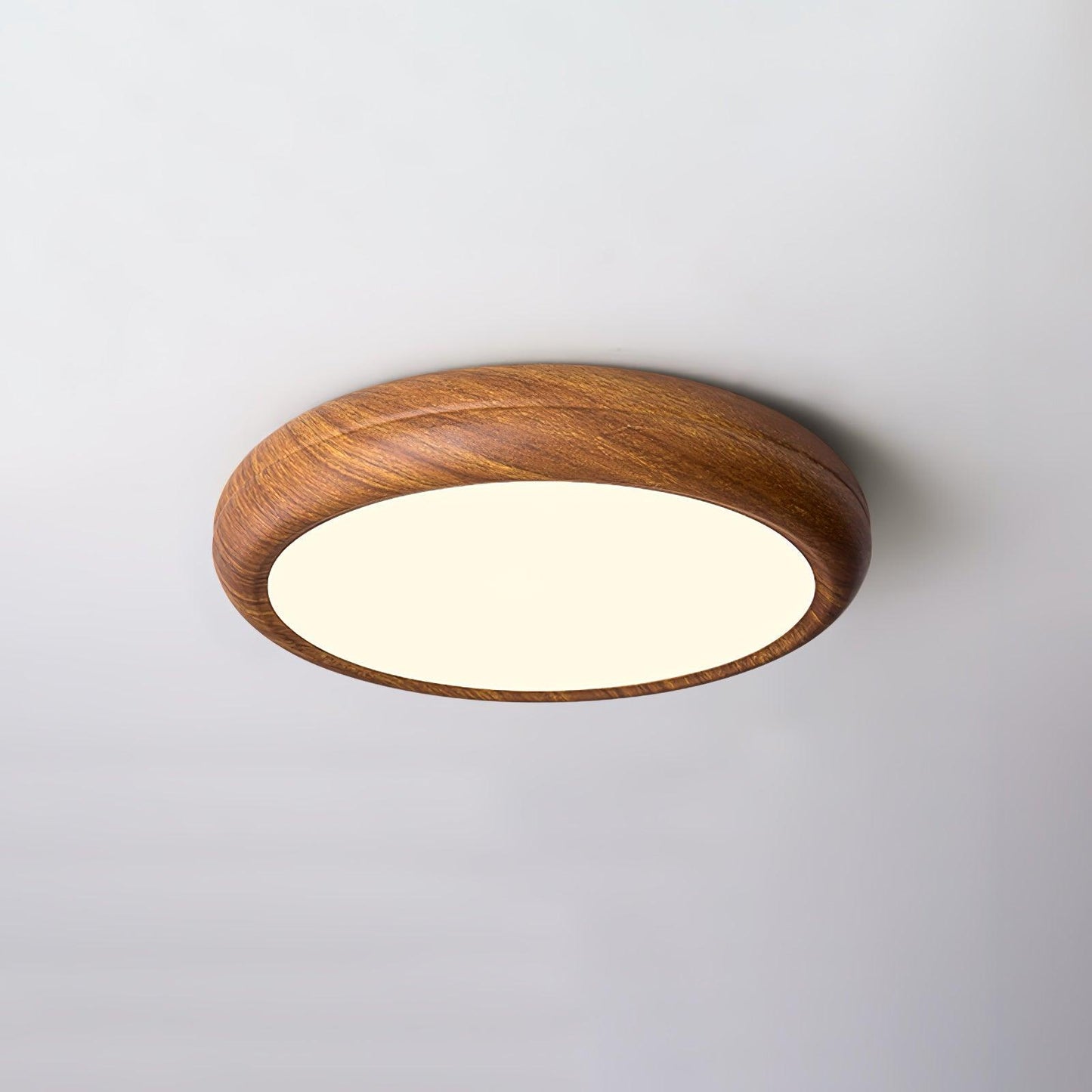 Nordisk loftlampe i træ