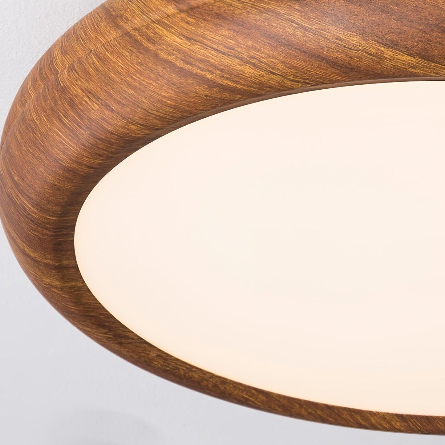 Nordisk loftlampe i træ